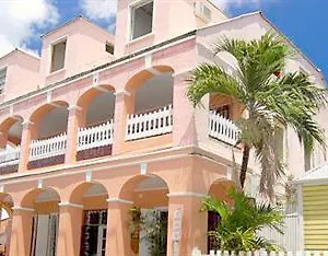 3* Hotel Company House